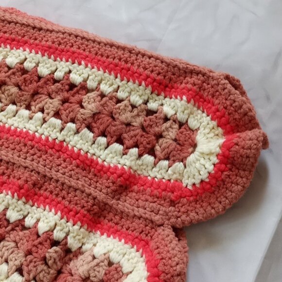 Vintage 70s Crochet Blanket With funky Pattern and edge - Picture 3 of 4